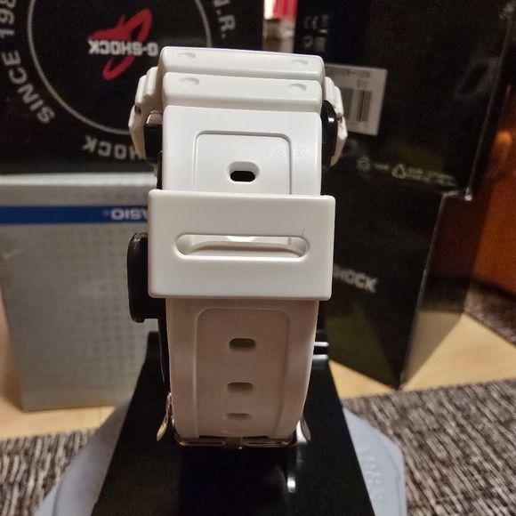 Near Mint! White Casio G-Shock GW-M5610MD-7 . Multi Band 6 Solar - Picture 7 of 13